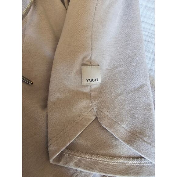 Vuori Halo Performance Shorts 2.0 in Light Clay Women's size Large - Picture 4 of 4